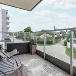 アパート Beige In With Air Conditioned Living Room, Parking And Desk By Renters Prestige *