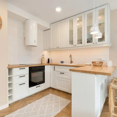 Beige In With Air Conditioned Living Room, Parking And Desk By Renters Prestige Appartement *