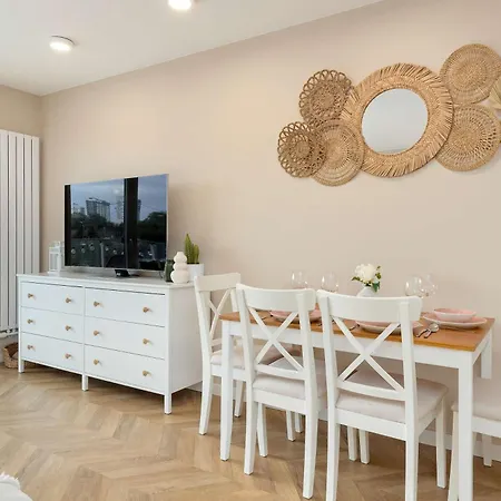 Beige In With Air Conditioned Living Room, Parking And Desk By Renters Prestige アパート