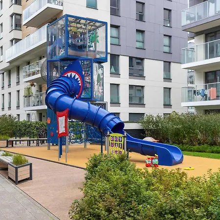 Apartament Beige In With Air Conditioned Living Room, Parking And Desk By Renters Prestige *